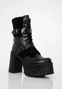 Poster Grl Bootz Wit The Fur Boots