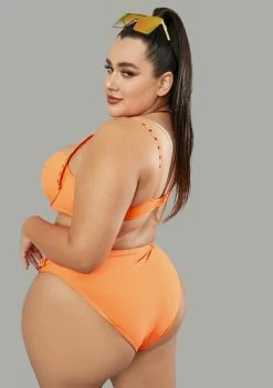 Poster Grl Plus Sun Showers Buckle Bikini Set Swim