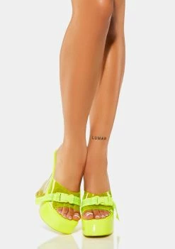 Poster Grl High Velocity Platform Heels