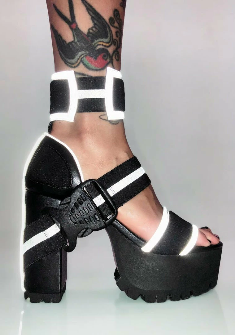 Poster Grl Stunt Habit Reflective Heels 1 Poster Grl Stunt Habit Reflective Heels