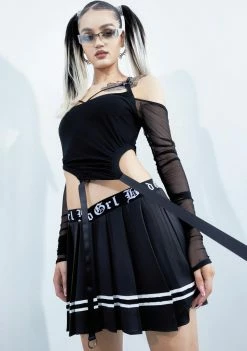 Poster Grl Tops Scene Stealer Off-Shoulder Top