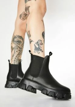 Poster Grl Peep My Profile Chelsea Boots