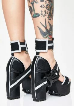 Poster Grl Stunt Habit Reflective Heels 8 Poster Grl Stunt Habit Reflective Heels