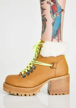 Poster Grl Trail Blazin' Hiking Boots Boots & Booties