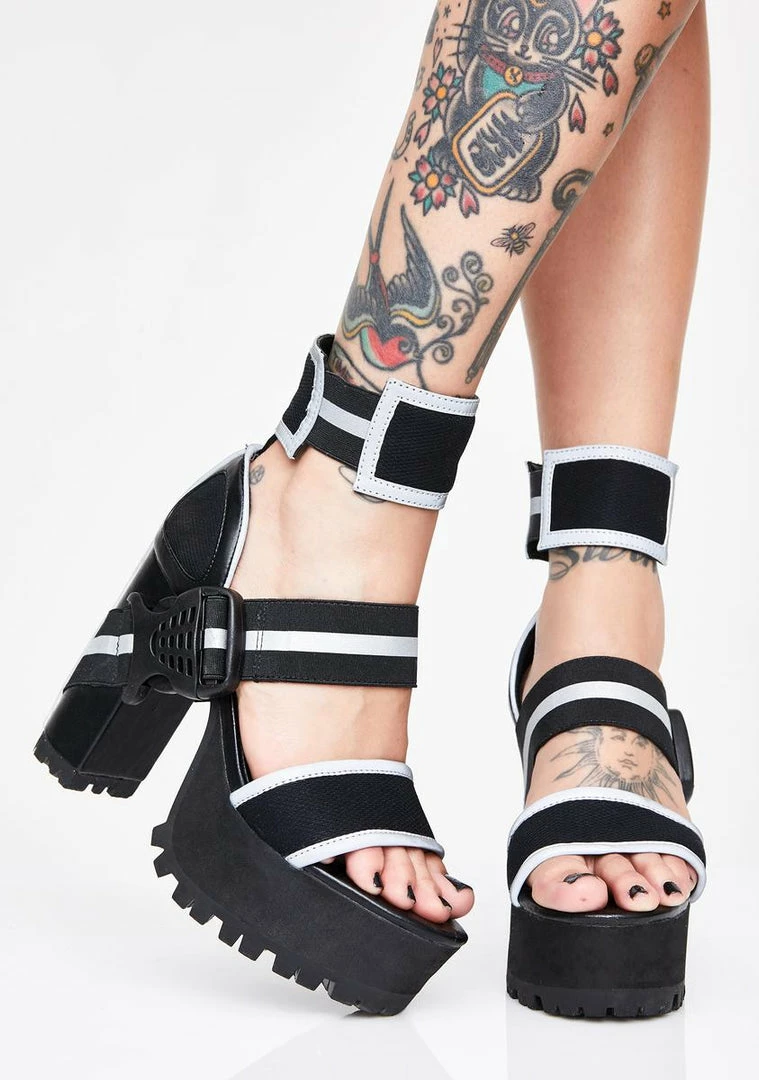 Poster Grl Stunt Habit Reflective Heels 2 Poster Grl Stunt Habit Reflective Heels