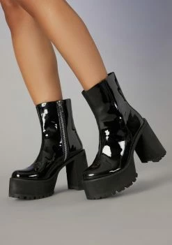 Poster Grl Strut The City Platform Boots