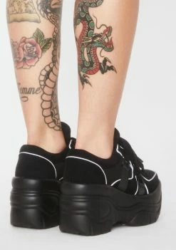 Poster Grl Run The Track Reflective Sneakers