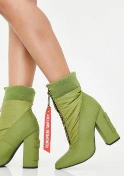 Poster Grl Heels Catching Flights Heeled Boots