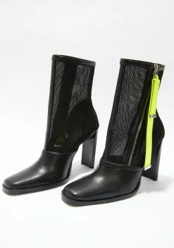 Poster Grl Unstoppable Square Toe Heels